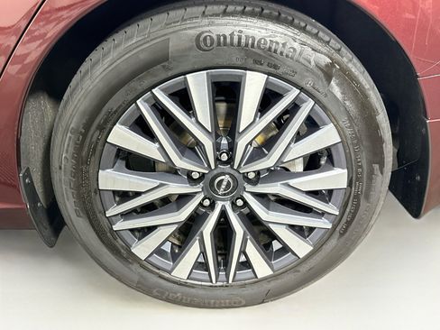 Used 2023 Nissan Altima 2.5 SV w/ SV Premium Package FWD image 11