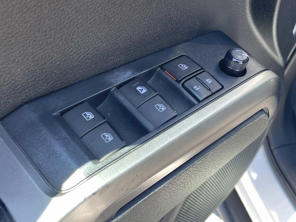 Used 2021 Toyota Tacoma SR5 RWD image 15