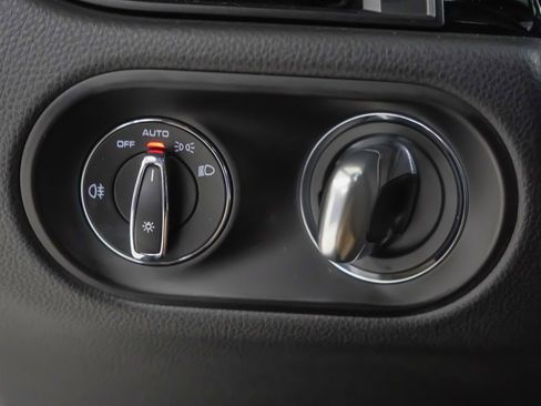 Used 2025 Porsche Macan image 25