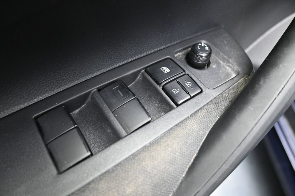 Used 2020 Toyota Corolla LE FWD image 11