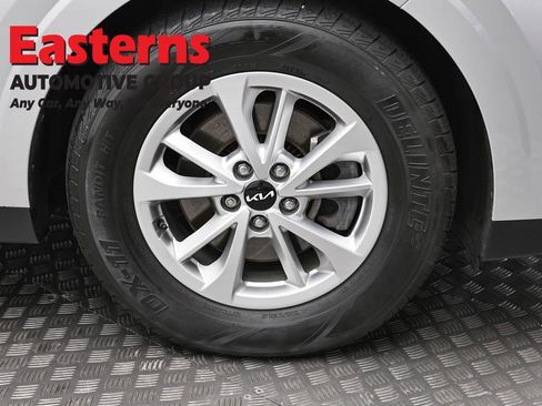 Used 2022 Kia Carnival LX image 30