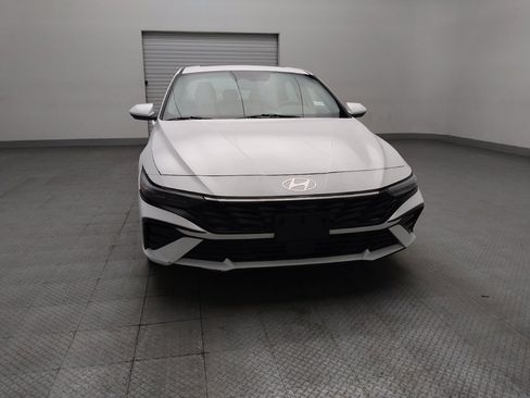 Used 2025 Hyundai Elantra SEL FWD image 14