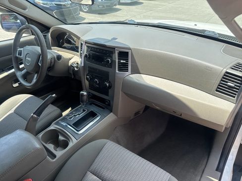 Used 2009 Jeep Grand Cherokee Laredo image 15
