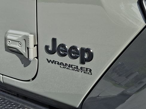 Used 2021 Jeep Wrangler Unlimited Sahara image 30