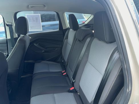 Used 2017 Ford Escape SE w/ Equipment Group 201A AWD/4WD image 5