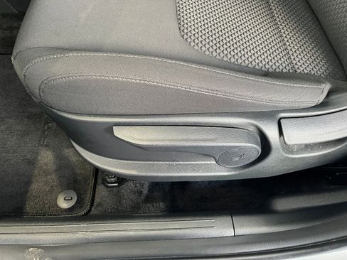 Used 2025 Kia Sportage LX image 23