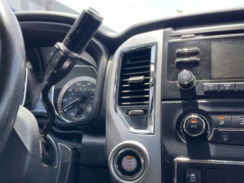 Used 2017 Nissan Titan SV RWD image 29