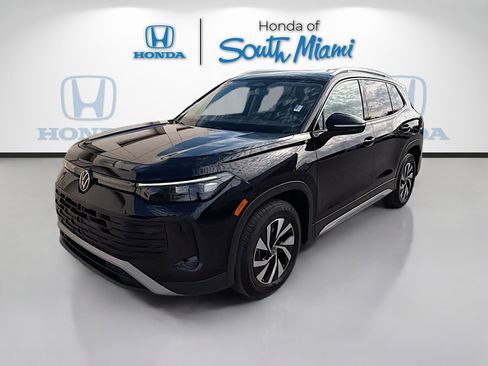 Used 2025 Volkswagen Tiguan S image 3