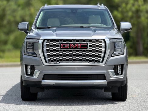 Used 2021 GMC Yukon XL Denali w/ Denali Ultimate Package AWD/4WD image 3