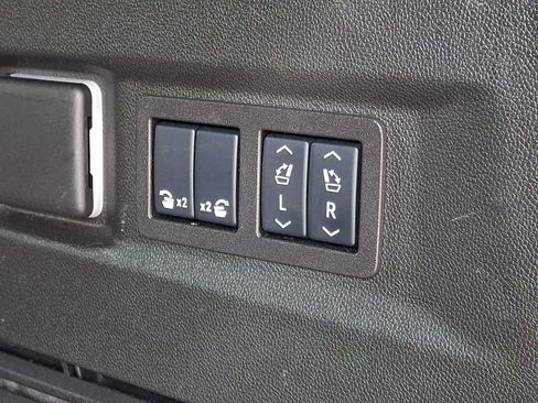 Used 2025 GMC Yukon Denali AWD/4WD image 27