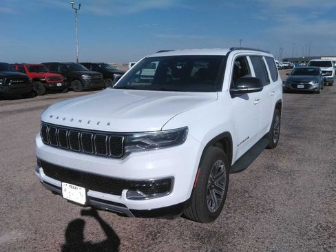Used 2024 Jeep Wagoneer Series II w/ Flexible Seating Group RWD image 2
