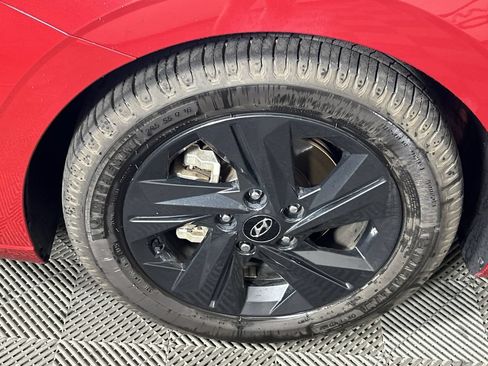 Used 2023 Hyundai Elantra SEL FWD image 9