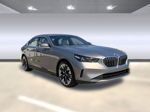 Used 2026 BMW 530i w/ Premium Package RWD image 6