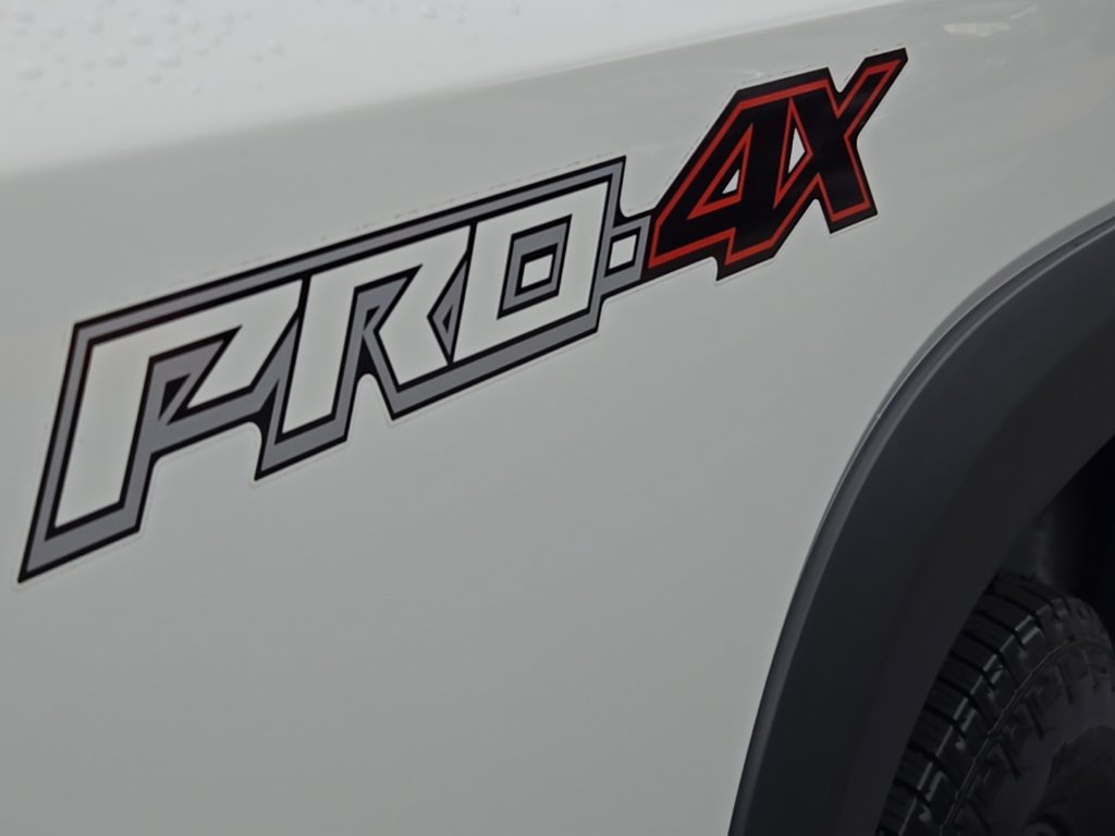 Used 2022 Nissan Frontier PRO-4X w/ Pro-4X Premium Package AWD/4WD image 10
