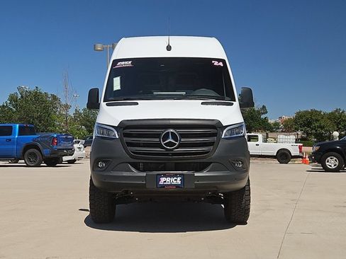 Used 2024 Mercedes-Benz Sprinter 2500 image 2