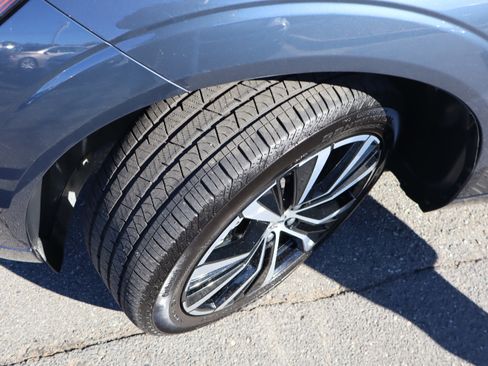 Used 2025 Volvo XC60 B5 Plus image 40