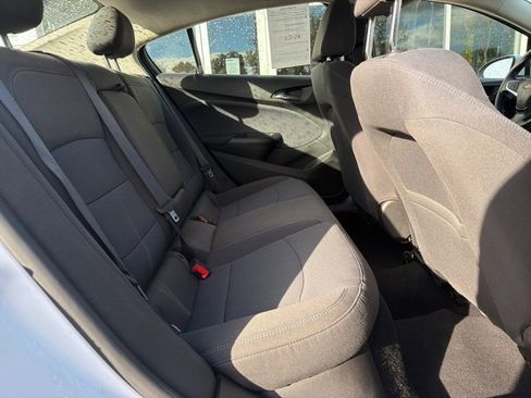 Used 2018 Chevrolet Cruze LT image 35