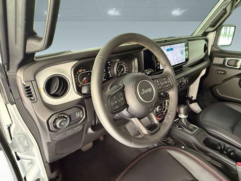 Used 2024 Jeep Wrangler Unlimited Sport AWD/4WD image 4