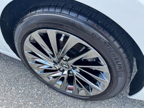 Used 2024 Lexus ES 300h Ultra Luxury w/ Accessory Package (Z2) FWD image 11