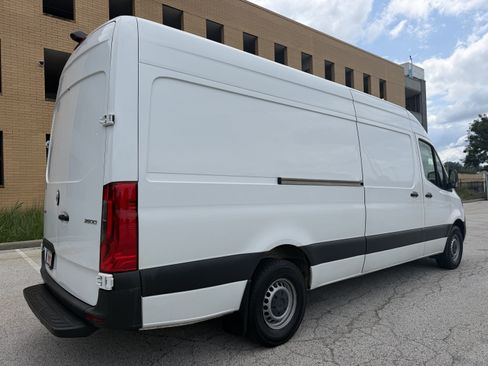 Used 2021 Mercedes-Benz Sprinter 2500 image 8