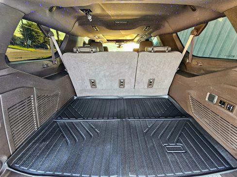 Used 2022 GMC Yukon XL Denali w/ Denali Premium Package image 16