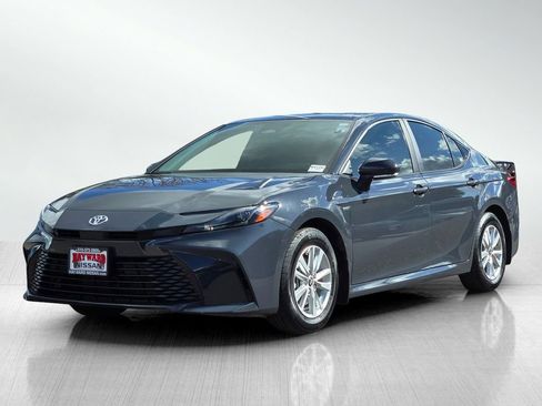 Used 2025 Toyota Camry LE image 8