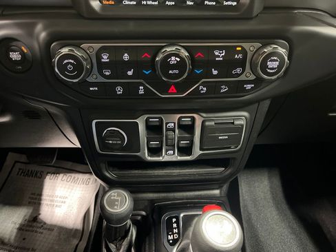 Used 2021 Jeep Wrangler Unlimited Sport AWD/4WD image 31