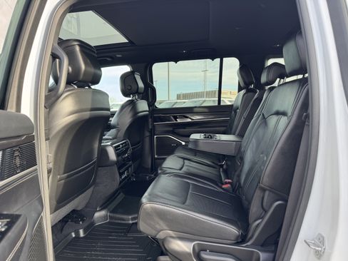 Used 2023 Jeep Wagoneer w/ Premium Group I image 18