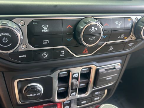 Used 2021 Jeep Wrangler Unlimited Rubicon AWD/4WD image 26