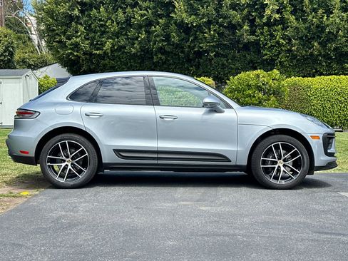 Certified 2025 Porsche Macan AWD/4WD image 9