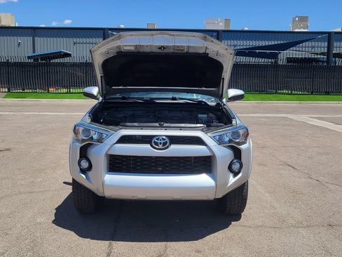 Used 2018 Toyota 4Runner SR5 AWD/4WD image 37