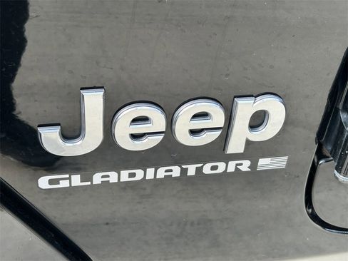 Used 2023 Jeep Gladiator Overland image 10