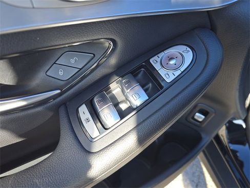 Used 2020 Mercedes-Benz GLC 300 image 17