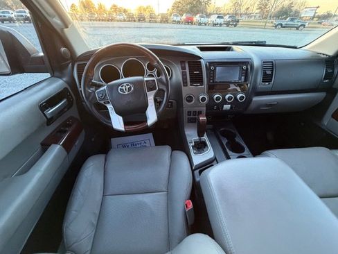 Used 2017 Toyota Sequoia Platinum image 9