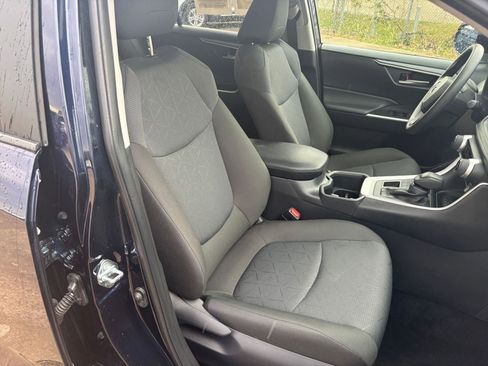 Used 2025 Toyota RAV4 XLE image 36
