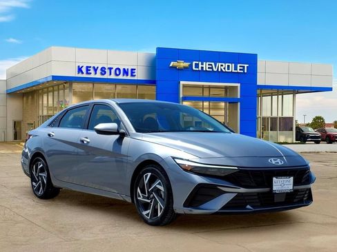 Used 2025 Hyundai Elantra SEL FWD image 1