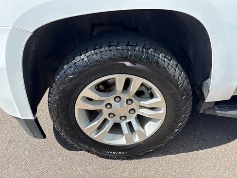 Used 2019 Chevrolet Suburban LT w/ Luxury Package AWD/4WD image 9