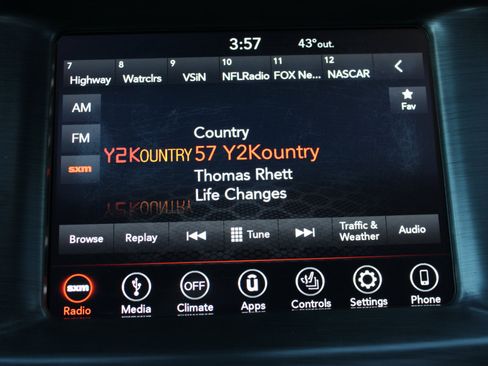 Used 2018 Dodge Charger SXT Plus w/ Blacktop Package image 25