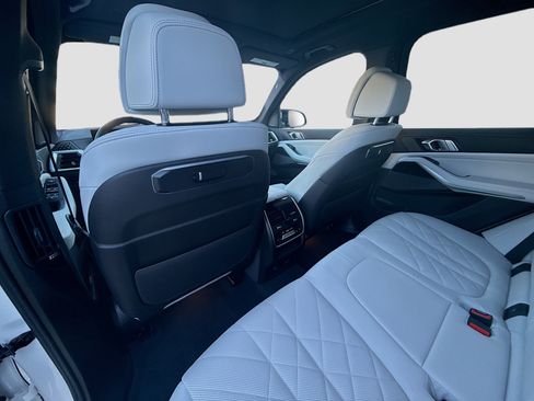 Used 2025 BMW X5 M60i w/ Climate Comfort Package image 26