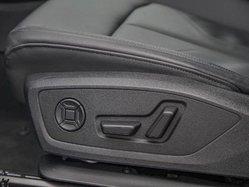 Certified 2025 Audi Q3 2.0T Premium w/ Convenience Package image 22