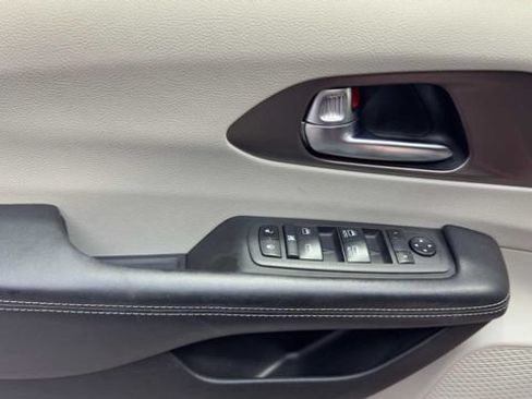 Used 2022 Chrysler Voyager LX FWD image 24