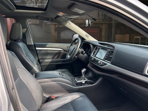 Used 2014 Toyota Highlander XLE AWD/4WD image 14