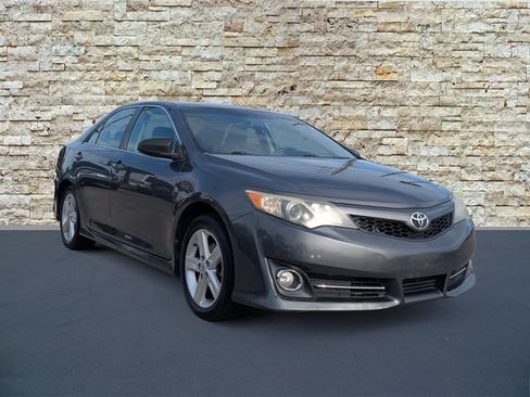 Used 2012 Toyota Camry SE FWD image 2