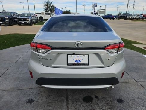 Used 2022 Toyota Corolla LE image 6