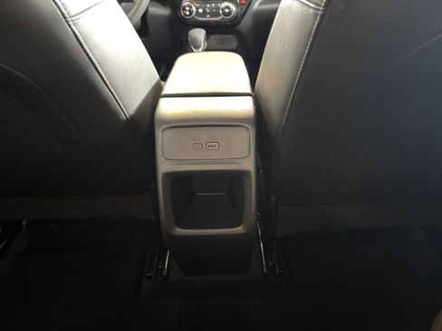 Used 2025 Chevrolet Trax LT FWD image 22