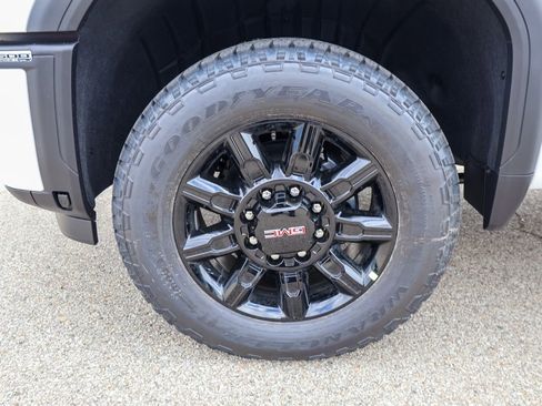 New 2026 GMC Sierra 2500 AT4 image 39