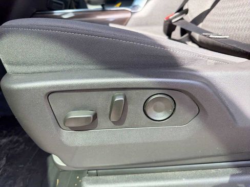 Used 2025 Chevrolet Silverado 3500 LT w/ Convenience Package image 17