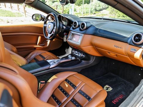 Used 2010 Ferrari California RWD image 26
