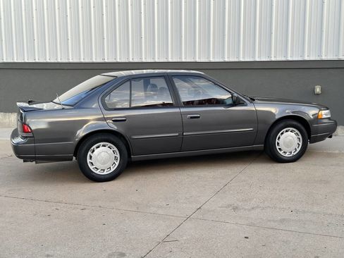 Used 1989 Nissan Maxima SE image 37