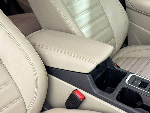 Used 2019 Ford Escape SEL image 38